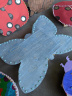 Un papillon bleu...